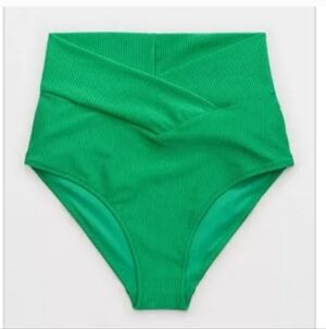 NWOT AERIE green Ribbed Bottoms Size M